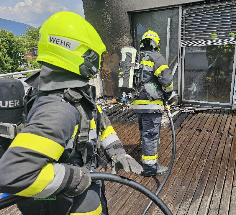 Balkonbrand rasch eingedämmt (Bild 3)